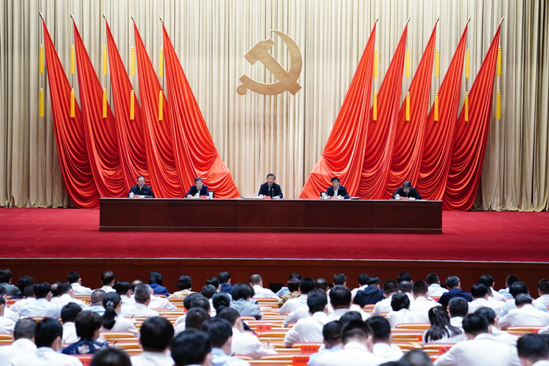 　　9月1日，2021年秋季學(xué)期中央黨校（國(guó)家行政學(xué)院）中青年干部培訓(xùn)班在中央黨校開(kāi)班。中共中央總書(shū)記、國(guó)家主席、中央軍委主席習(xí)近平在開(kāi)班式上發(fā)表重要講話。新華社記者 翟健嵐 攝
